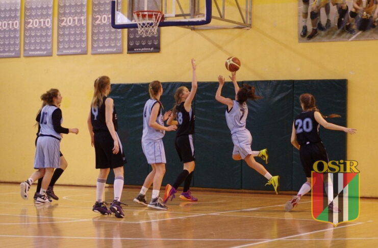 Koszykarki Huraganu o włos od zwycięstwa