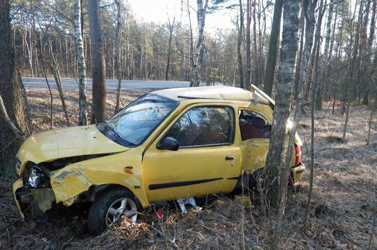 Micra wypadła na łuku