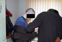 Ranił nożem kobietę na parkingu CH