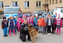 Przedszkolaki z Kobyłki z wizytą w wołomińskiej Komendzie