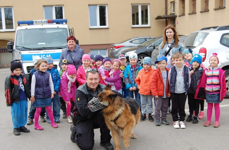 Przedszkolaki z Kobyłki z wizytą w wołomińskiej Komendzie