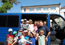 Policjanci odwiedzili przedszkolaków i czytali bajki o bezpieczeństwie