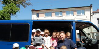 Policjanci odwiedzili przedszkolaków i czytali bajki o bezpieczeństwie