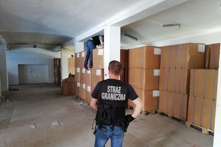 Wołomin. Akcja Straży Granicznej – wideo Wołomin. Magazyn z Nielegalną krajanką tytoniową